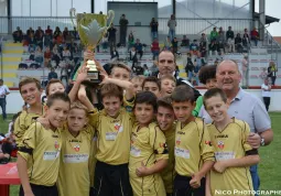 La squadra di Cuneo vincitrice del Torneo con l'assessore allo Sport Gian Franco Ferrero e l'assessore Diego Bressi